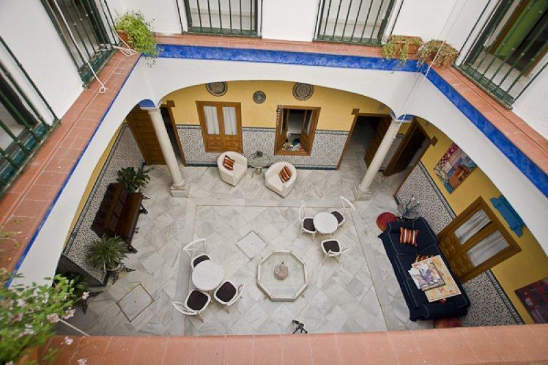 Hostel Trotamundos Seville Exterior photo